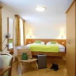 Deutsches Haus Отель