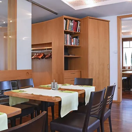 Deutsches Haus 2*