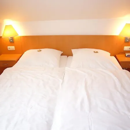 Hotel Deutsches Haus 2*