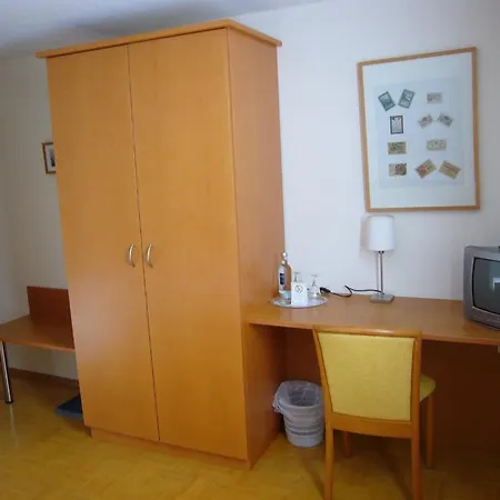 Hotel Deutsches Haus 2*