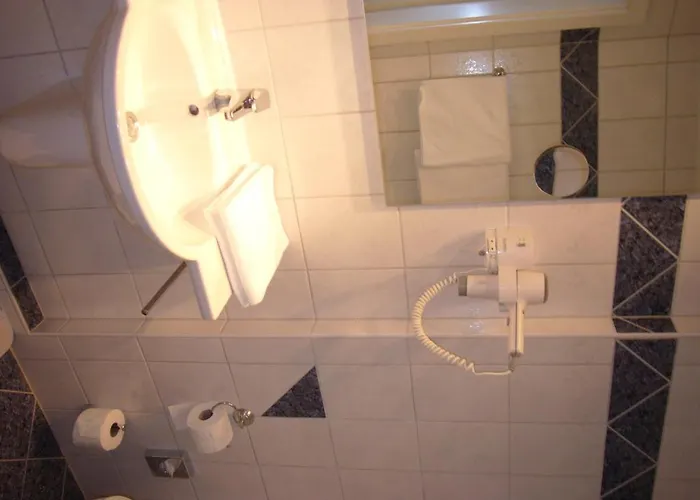 Deutsches Haus Hotell 2*